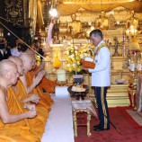 ‘ในหลวง-พระราชินี’เสด็จถวายผ้าพระกฐินวัดบวรนิเวศฯ-วัดเทพศิรินทราวาส