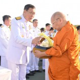 วุฒิสภาร่วมพิธีทำบุญตักบาตรพระสงฆ์และสามเณร เนื่องในวันชาติ และวันพ่อแห่งชาติ