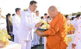 วุฒิสภาร่วมพิธีทำบุญตักบาตรพระสงฆ์และสามเณร เนื่องในวันชาติ และวันพ่อแห่งชาติ