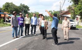 อบจ.สงขลา ลงพื้นที่ตรวจสอบการก่อสร้างถนนแอสฟัลต์คอนกรีต ปรับปรุงคุณภาพด้วยยางพารา