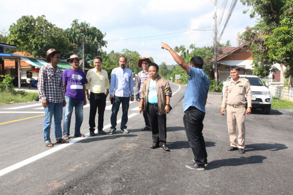 อบจ.สงขลา ลงพื้นที่ตรวจสอบการก่อสร้างถนนแอสฟัลต์คอนกรีต ปรับปรุงคุณภาพด้วยยางพารา