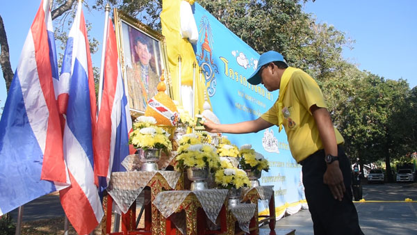 ผู้ว่าฯ พระนครศรีอยุธยานำจิตอาสาอำเภอพระนครศรีอยุธยา ร่วมโครงการจิตอาสา “เราทำความดี เพื่อชาติ ศาสน์ กษัตริย์” ทำความสะอาดรอบพระตำหนักสิริยาลัย