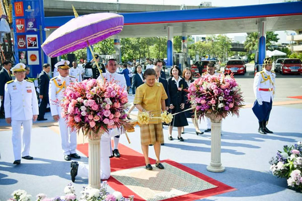 สมเด็จพระกนิษฐาธิราชเจ้า กรมสมเด็จพระเทพรัตนราชสุดาฯ สยามบรมราชกุมารี เสด็จพระราชดำเนินไปทรงเปิดร้านภัทรพัฒน์