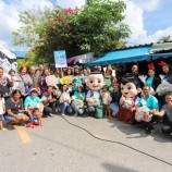 คุณจุ้มจิ้ม นำทีมพนักงานไดอาน่า  หาดใหญ่ ร่วมส่งมอบความสุขสู่ชุมชน