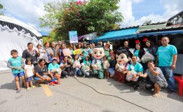 คุณจุ้มจิ้ม นำทีมพนักงานไดอาน่า  หาดใหญ่ ร่วมส่งมอบความสุขสู่ชุมชน