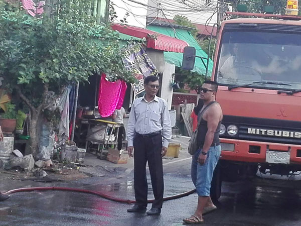 เทศบาลเมืองคลองแหซ่อมแซมฝาคูระบายน้ำ  ฉีดล้างถนน ตัดกิ่งไม้