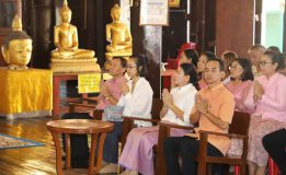 รองผู้ว่าฯ สุราษฎร์ธานี ร่วมพิธีเจริญพระพุทธมนต์สมโภช ปิดทอง พระพุทธเญยยอญฏิมา