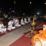 ประชาชนจังหวัดสุราษฎร์ธานีพร้อมใจร่วมปฏิบัติธรรมสวดมนต์ข้ามปี เสริมความเป็นสิริมงคลแก่ชีวิต ครอบครัว สังคม และต้อนรับปีใหม่ด้วยชีวิตที่ดีงาม