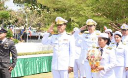 วุฒิสภาวางพานพุ่มดอกไม้เพื่อถวายราชสักการะพระบาทสมเด็จพระพุทธเลิศหล้านภาลัย