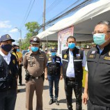 พ่อเมืองสุราษฎร์ธานีลงพื้นที่เยี่ยมจุดตรวจ/จุดคัดกรองการควบคุมการแพร่ระบาตโรคติดเชื้อโควิด-19 พร้อมเยี่ยมชมการบูรณาการทำเจลล้างมือของหน่วยงานภาครัฐและประชาชน