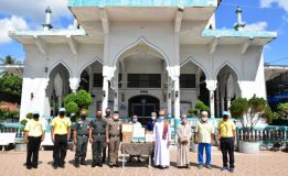 ตำรวจภูธรจังหวัดยะลาเข้าคาราวะและมอบเครื่อง​อุปโภค​บริโภค​ ให้โต๊ะอิหม่าม