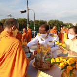 ผวจ.สงขลา นำพสกนิกรทุกหมู่เหล่าร่วมทำบุญตักบาตรพระสงฆ์ 69รูป เนื่องในโอกาสวันเฉลิมพระชนมพรรษาพระบาทสมเด็จพระวชิรเกล้าเจ้าอยู่หัว 28 ก.ค. 2563 เพื่อแสดงความจงรักภักดีและสำนึกในพระมหากรุณาธิคุณที่ได้ทรงปฏิบัติพระราชกรณียกิจนานัปการ