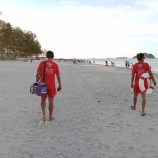 จนท. Lifeguard ช่วยเหลือนักท่องเที่ยวที่โดนพิษจากแมงกะพรุน