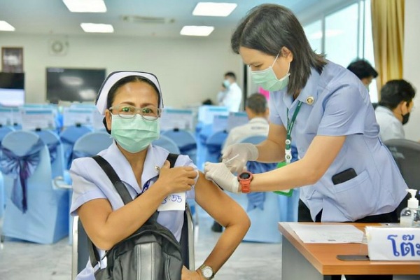 รพ.สงขลา เร่งฉีดวัคซีนโควิด-19 รอบสอง เน้นสร้างภูมิคุ้มกันให้กับบุคลากรทางการแพทย์ และเจ้าหน้าที่ด่านหน้าของหน่วยงานต่างๆ