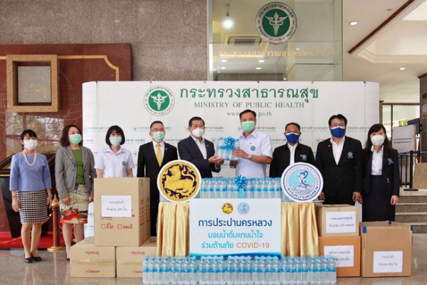 นิพนธ์ นำทีม ประปานครหลวง มอบน้ำดื่ม 10,000 ขวด สนับสนุนการทำงานบุคลากรทางการแพทย์และผู้ป่วยในรพ.สนาม ทั่วกรุงเทพและปริมณฑล