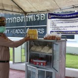 #กองทัพเรือ เพื่อประชา เทิดราชัน #รอยยิ้มของผู้รับคือความสุขของผู้ให้เสมอ กรมการขนส่งทหารเรือ ยังคงนำสิ่งของข้าวสารอาหารแห้งเติมตู้ปันสุข ของกองทัพเรืออย่างต่อเนื่อง ณ ตู้ด้านหน้ากองบัญชาการกองทัพเรือ ตู้บริเวณด้านหน้าปั๊ม ปตท. ถนนพรานนก-กาญจนาภิเษก และตู้หน้ากองเรือเล็ก กรมการขนส่งทหารเรือ