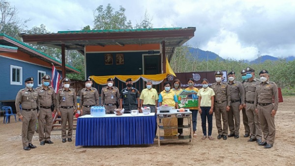 ตำรวจภูธรภาค 9 ทำจิตอาสา มอบบ้านให้กับผู้ประสพภัย