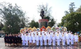 มรภ.สงขลา ร่วมวางพวงมาลาฯ เนื่องในวันอาภากร  รำลึกกรมหลวงชุมพรเขตอุดมศักดิ์ องค์บิดาของทหารเรือไทย