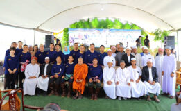 อบจ.สงขลา หนุนท่องเที่ยววิถีพอเพียง ในกิจกรรมเกี่ยวข้าวสืบสานประเพณี พหุวัฒนธรรม ท่องเที่ยววิถีพอเพียง นาทวีโมเดล “พลิกนาร้าง เป็นนารักษ์ ปีที่ 8” ประจำปี 2568