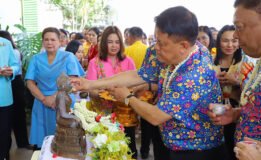 อบจ.สงขลา ร่วมกิจกรรมสรงน้ำพระและรดน้ำดำหัวขอพรผู้ว่าราชการจังหวัด เนื่องในโอกาสเทศกาลสงกรานต์และวันขึ้นปีใหม่ไทย ประจำปี พ.ศ.2568