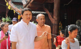 อบจ.สงขลา ร่วมสืบสานพิธีห่มองค์พระเจดีย์-พระพุทธรูปสมเด็จเจ้าเกาะยอ เนื่องในวันวิสาขบูชา