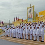 รมช.มหาดไทยร่วมพิธีตักบาตรพระสงฆ์ จำนวน ๑๗๔ รูป เพื่อถวายเป็นพระราชกุศลพระบาทสมเด็จพระเจ้าอยู่หัว