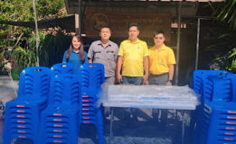 บริษัท ผลิตไฟฟ้าขนอม จำกัด มอบโต๊ะและเก้าอี้ สนับสนุนกิจกรรมชุมชน หมู่ที่ 5 ตำบลขนอม