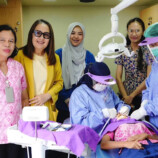 อบจ.สงขลา ลงพื้นที่ ต.ทุ่งใหญ่ ออกหน่วยบริการทันตกรรมเคลื่อนที่ ให้บริการทันตกรรม เคลือบหลุมร่องฟันในฟันแท้ซี่แรกในโรงเรียนเขตรับผิดชอบ