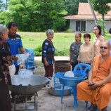 โรงไฟฟ้าขนอม ร่วมใจทำจิตอาสา พัฒนาวัดสุวรรณบรรพต เตรียมพร้อมเทศกาลลากพระ สืบสานประเพณีทำ “ขนมต้มแขวนเรือพระ”