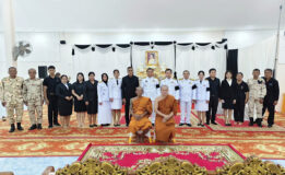 นายอำเภอขนอมร่วมพิธีถวายน้ำสรงพระบรมศพเบื้องหน้าพระฉายาลักษณ์ สมเด็จพระนางเจ้าสิริกิติ์ พระบรมราชินีนาถ พระราชชนนีพันปีหลวง
