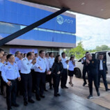 ท่าอากาศยานหาดใหญ่ ให้การต้อนรับรองนายกรัฐมนตรีและรัฐมนตรีว่าการกระทรวงคมนาคม พร้อมคณะ ตรวจราชการจังหวัดสงขลา