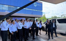 ท่าอากาศยานหาดใหญ่ ให้การต้อนรับรองนายกรัฐมนตรีและรัฐมนตรีว่าการกระทรวงคมนาคม พร้อมคณะ ตรวจราชการจังหวัดสงขลา