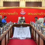 พระบาทสมเด็จพระเจ้าอยู่ ทรงพระกรุณาโปรดเกล้าฯ ให้ พลเอก เฉลิมชัย สิทธิสาท องคมนตรี เชิญสิ่งของพระราชทาน ไปมอบให้แก่ประชาชนผู้ประสบอุทกภัยในพื้นที่จังหวัดสงขลา