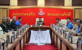 พระบาทสมเด็จพระเจ้าอยู่ ทรงพระกรุณาโปรดเกล้าฯ ให้ พลเอก เฉลิมชัย สิทธิสาท องคมนตรี เชิญสิ่งของพระราชทาน ไปมอบให้แก่ประชาชนผู้ประสบอุทกภัยในพื้นที่จังหวัดสงขลา