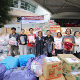 โรงเรียน นานาชาติ The American School of Bangkok ร่วมกับ และคุณ เขมนิจ จามิกรณ์ (แพนเค้ก) วัดป่าภูริทัตตปฎิปทาราม จ. ปทุมธานี บริษัทอุตสาหกรรมมิตรมงคล จำกัดได้ร่วมกันบริจาคสิ่งของ เพื่อช่วยเหลือบุคลากรของมหาวิทยาลัยหาดใหญ่ที่ได้รับผลกระทบ