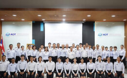 ท่าอากาศยานหาดใหญ่จัดพิธีประดับเครื่องหมายตำแหน่ง สร้างขวัญกำลังใจพนักงาน