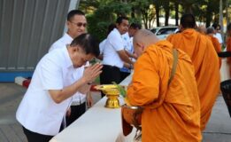 อบจ.สงขลา จัดพิธีทำบุญตักบาตรรับศักราชใหม่ 2569 เสริมสิริมงคลและสร้างขวัญกำลังใจให้กับบุคลากรในองค์กร