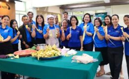 สุดเจ๋ง ! “ขนมต้มสามเหลี่ยมใบกะพ้อ” ผลงานสำนักวิทยบริการฯ มรภ.สงขลา คว้ารางวัลชนะเลิศประกวดแนวปฏิบัติที่ดี เวทีห้องสมุดมนุษย์ ครั้งที่ 14 ชูไอเดียพลิกฟื้นภูมิปัญญาอาหารท้องถิ่นภาคใต้ เชื่อมใจสองศาสนา