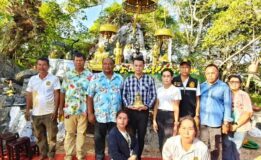 นายอำเภอขนอมสักการะหลวงปู่ทวดเหยียบน้ำทะเลจืด ณ เกาะนุ้ย